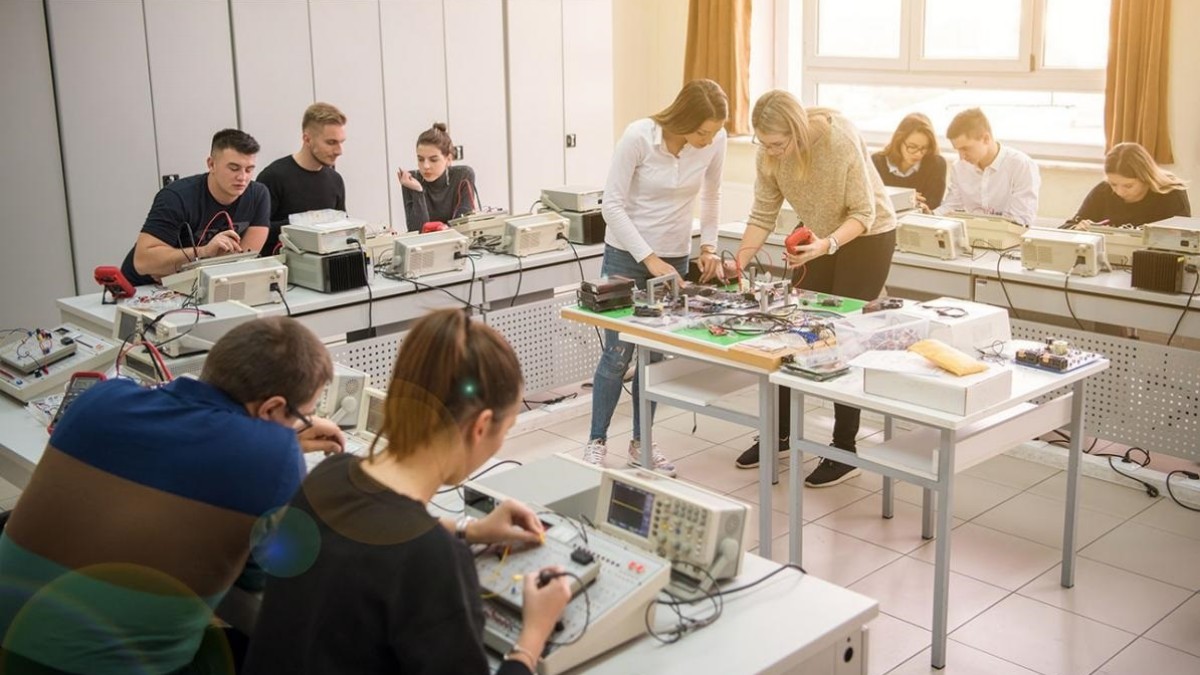 El Gobierno regional duplica el número de centros que pueden participar en el consorcio 'Erasmus+' de FP, coordinado por la Consejería de Educación JCCM (Foto de ARCHIVO) 29/1/2023