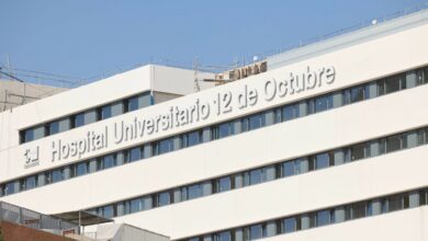 Edificio del Hospital 12 de octubre, a 8 de septiembre de 2023, en Madrid (España). El Ejecutivo madrileño calcula que las obras del Hospital 12 de octubre concluirán a finales de año y los pacientes podrán ser atendidos en el nuevo espacio. El bloque técnico y de hospitalización se está levantando sobre una parcela de 133.000 m2 y tendrá 10 plantas. En las cuatro primeras se ubicarán los quirófanos, hospitales de día, unidades de cuidados intensivos, intervencionismo y reanimación. También habrá zonas habilitadas para el diagnóstico de enfermedades, todas con equipamiento tecnológico de última generación. En los pisos superiores se situará la hospitalización con más de 700 habitaciones de uso doble o individual. 08 SEPTIEMBRE 2023;HOSPITAL 12 DE OCTUBRE;MEDICOS;OBRAS;SANIDAD;PUBLICO Jesús Hellín / Europa Press (Foto de ARCHIVO) 08/9/2023