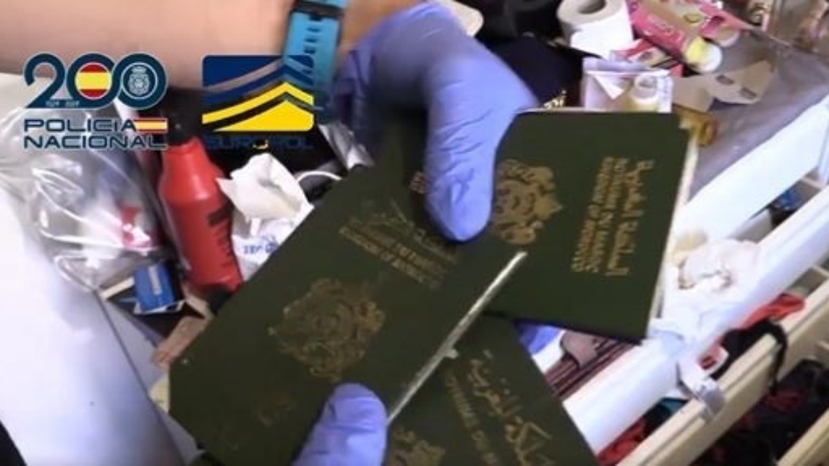 Cae una red acusada de introducir a un millar de migrantes sirios y argelinos en embarcaciones por la costa de Almería POLICÍA NACIONAL 02/8/2024