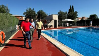 Visita del alcalde de Ciudad Real, Francisco Cañizares, a una piscina. AYUNTAMIENTO 27/8/2024