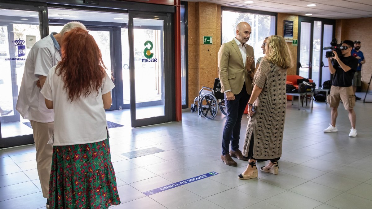 Toledo, 16 de agosto de 2024.- El director general de Recursos Humanos y Transformación del SESCAM, Iñigo Cortázar, realiza una visita al Centro de Salud de Buenavista. (Fotos: D. Esteban González // JCCM)