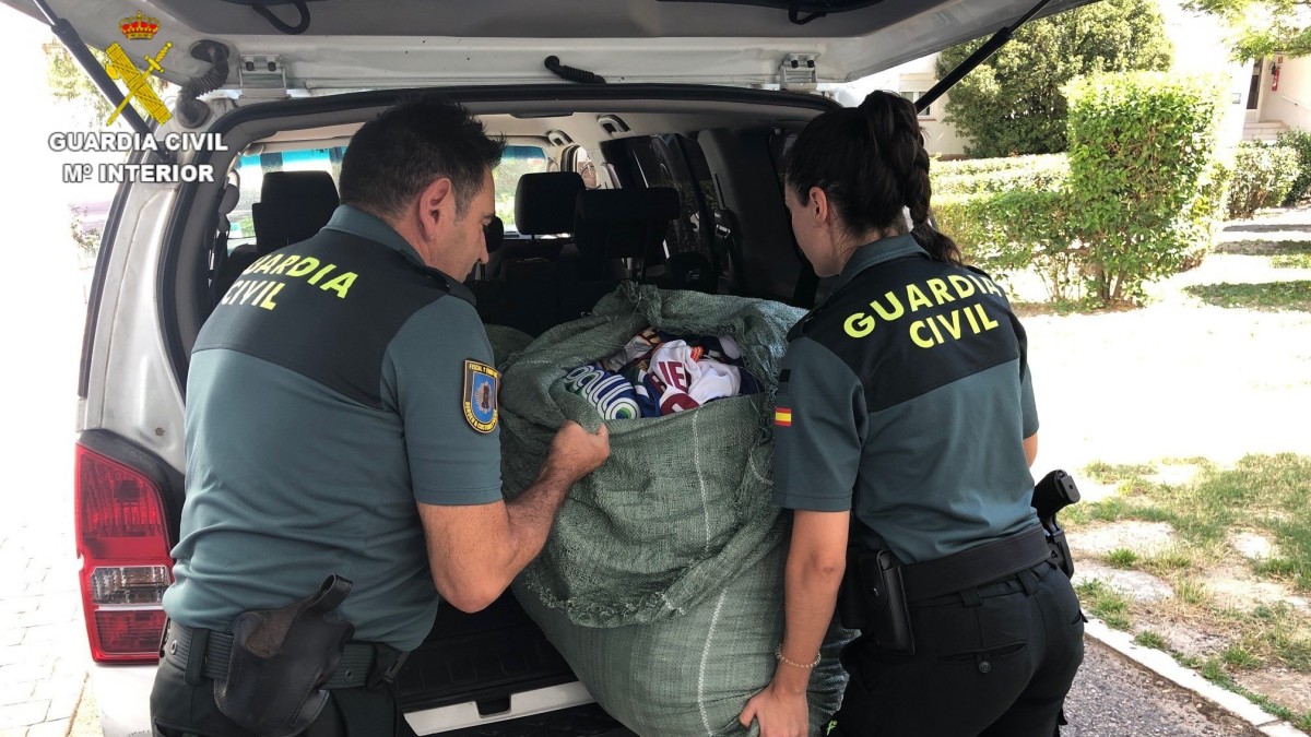 La Guardia Civil interviene más de 2.500 productos falsificados en el recinto ferial de Cuenca. GUARDIA CIVIL 04/9/2024