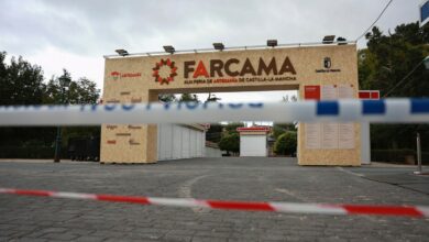 TOLEDO, 09/10/2024.- El comité organizador de la Feria de Artesanía de Castilla-La Mancha, FARCAMA, ha suspendido la inauguración institucional de la 43 edición de la feria, prevista para mañana miércoles, y la actividad de la primera jornada en el parque de la Vega, ante la previsión meteorológica en la ciudad de Toledo.EFE/ Ismael Herrero
