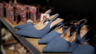 (Foto de ARCHIVO) Zapatos expuestos durante la inauguración de la tienda efímera de Shein, en el ABC Serrano, a 26 de abril de 2024, en Madrid (España). La tienda de Shein abre sus puertas desde mañana, el 27 de abril, hasta el 5 de mayo, convirtiéndose en el 'pop-up store' más grande hasta la fecha en España, con 900 metros cuadrados. Shein, fundada en 2012, opera actualmente en más de 150 países del mundo y cuenta con centros de operaciones clave en Singapur, China y Estados Unidos. Alejandro Martínez Vélez / Europa Press 26 ABRIL 2024;MADRID;TIENDA;SHEIN;INAUGURACIÓN;POP UP STORE 26/4/2024