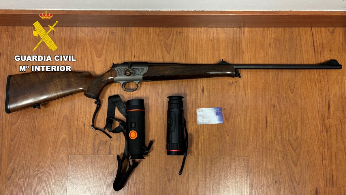 Algunos de los medios ilegales de caza incautados por la Guardia Civil de Villablino (León). REMITIDA / HANDOUT por GUARDIA CIVIL LEÓN Fotografía remitida a medios de comunicación exclusivamente para ilustrar la noticia a la que hace referencia la imagen, y citando la procedencia de la imagen en la firma 29/10/2024