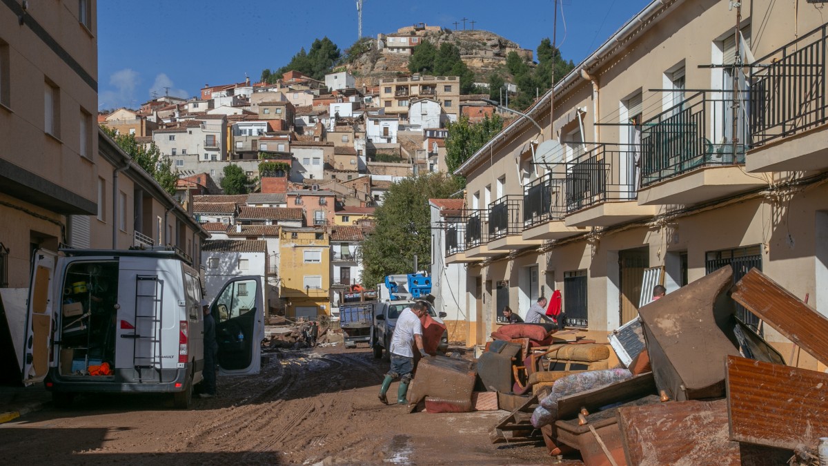 Mira, (Cuenca), 31 de octubre de 2024.- El presidente de Castilla-La Mancha, Emiliano García-Page, ha visitado, en Mira, la zona afectada tras el paso de la DANA. (Fotos: A. Pérez Herrera // JCCM)