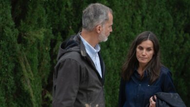 durante su visita al centro del 112, a 3 de noviembre de 2024, en Valencia, Comunidad Valenciana (España). Los Reyes han visitado, junto al presidente del Gobierno y presidente de la Generalitat valenciana, algunas de las zonas afectadas por la DANA, que el pasado 29 de octubre arrasó la provincia de Valencia y que deja ya una cifra de más de 210 fallecidos.