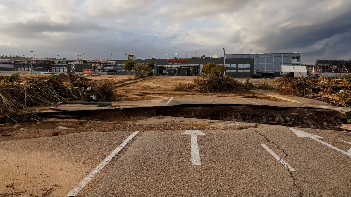 (Foto de ARCHIVO) Exteriores del circuito Ricardo Tormo de Cheste, a 7 de noviembre de 2024, en Cheste, Valencia, Comunidad Valenciana (España). El Boletín Oficial del Estado (BOE) ha publicado hoy la declaración de zona gravemente afectada por una emergencia de Protección Civil en el territorio afectado por la DANA en la Comunitat Valenciana, Castilla-La Mancha, Andalucía, Baleares, Cataluña y Aragón. Esta declaración viene acompañada de un paquete de medidas valorado en 10.600 millones de euros destinado a paliar los efectos de la DANA. Según cifras oficiales, solo en la provincia de Valencia, la zona más castigada por la gota fría, hay por el momento 199 muertos y 93 desaparecidos. Eduardo Manzana / Europa Press 07 NOVIEMBRE 2024;DANA;RIADA;GOTA FRÍA;VALENCIA;COMUNIDAD VALENCIANA;VOLUNTARIOS;CHESTE;CIRCUITO;RICARDO TORMO;CIRCUIT;;PIXELADA 07/11/2024