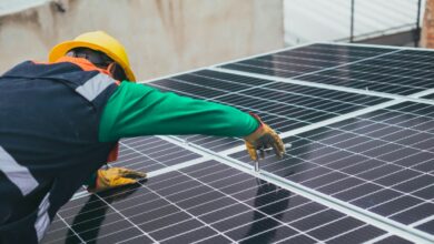 Foto de Los Muertos Crew: https://www.pexels.com/es-es/foto/innovacion-energia-renovable-obrero-respetuoso-del-medio-ambiente-8853502/