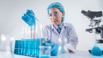 Foto de Chokniti Khongchum: https://www.pexels.com/es-es/foto/cientifico-que-trabaja-en-laboratorio-3938023/