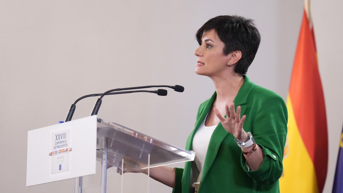 (Foto de ARCHIVO) La ministra de Vivienda y Agenda Urbana, Isabel Rodríguez, ofrece una rueda de prensa posterior a la reunión de la XXVIII Conferencia de Presidentes, en Palau de Pedralbes de Barcelona, a 6 de junio de 2025, en Barcelona, Catalunya (España). Durante la conferencia se abordarán los 16 puntos de la agenda, ampliada tras la inclusión de las demandas de las Comunidades Autónomas, que contemplan entre otros asuntos la reforma de la financiación autonómica, el control de fronteras, la política migratoria, el acceso a la vivienda, la situación energética y la reforma del Poder Judicial. Por primera vez, los presidentes autonómicos pueden intervenir en las lenguas cooficiales de sus territorios con traducción simultánea. David Zorrakino / Europa Press 06 JUNIO 2025;CATALUNYA;CONFERENCIA;PRESIDENTES;AUTONOMÍAS;COMUNIDADES AUTÓNOMAS;PRESIDENTE AUTONÓMICO; 06/6/2025