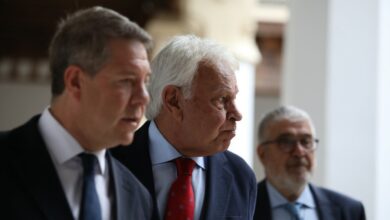 (Foto de ARCHIVO) El presidente de Castilla-La Mancha, Emiliano García-Page, y el expresidente del Gobierno Felipe González, en un acto en Toledo con motivo de los 40 años de España en la UE JUANMA JIMÉNEZ/EUROPA PRESS 11/6/2025