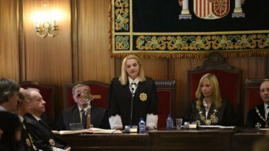 (Foto de ARCHIVO) La presidenta del Tribunal Supremo y del Consejo General del Poder Judicial, María Isabel Perelló Doménech, preside el acto oficial de toma de Posesión de la magistrada María Pilar Astray Chacón como Presidenta del Tribunal Superior de Justicia de Castilla-La Mancha, a 31 de marzo de 2025, en Albacete, Castilla-La Mancha (España). El Diario Oficial de Castilla-La Mancha (DOCM) recoge en su edición de hoy el nombramiento oficial de María Pular Astray Chacón como presidenta del Tribunal Superior de Justicia de Castilla-La Mancha, a través del Real Decreto 224/2025. Anteriormente, la nueva presidenta del Tribunal Superior había ejercido de magistrada en la Audiencia Provincial de Ciudad Real desde el año 2002.