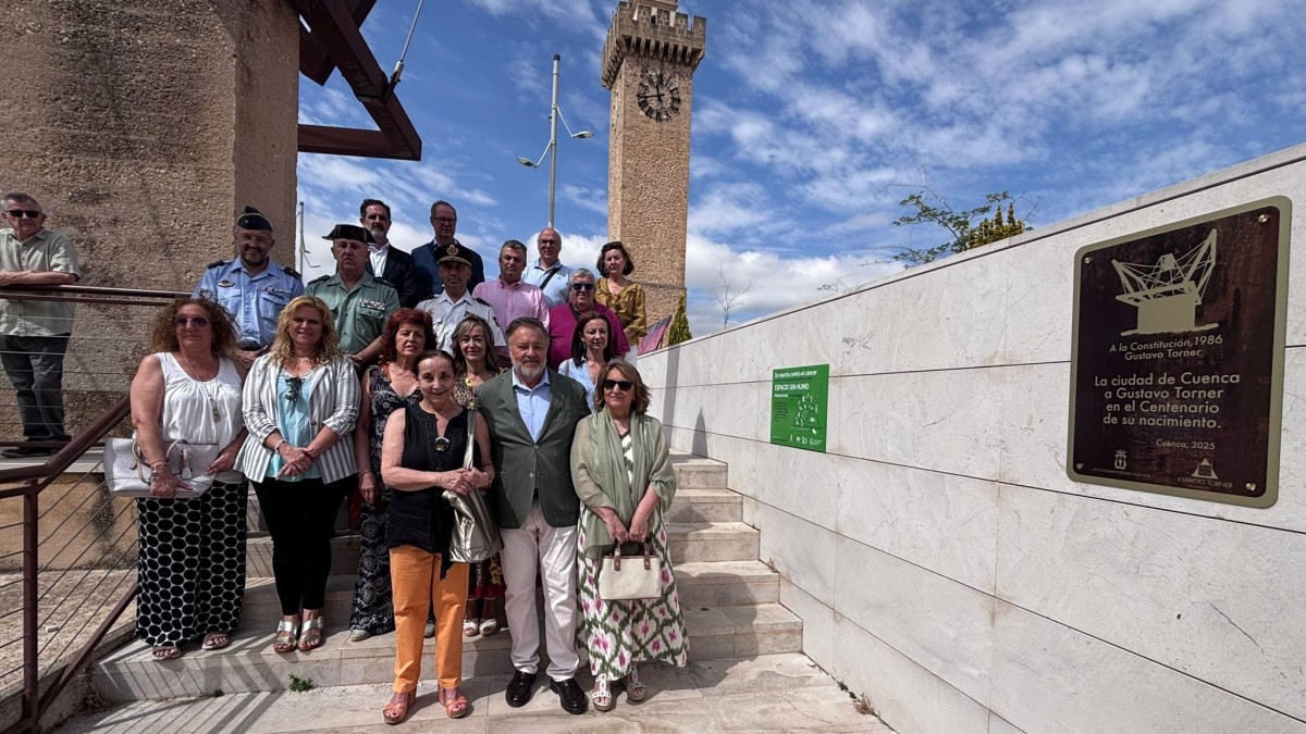Acto de la placa que la ciudad de Cuenca ha dedicado al artista Gustavo Torner. EUROPA PRESS 24/7/2025