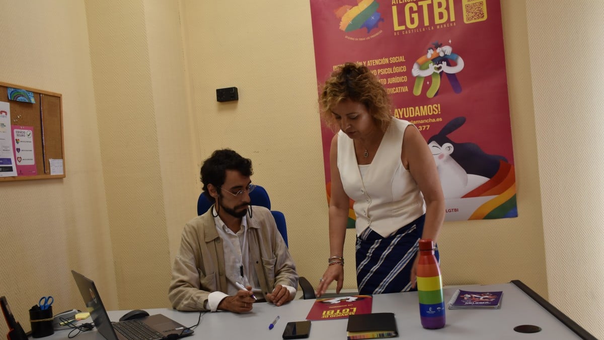 El Gobierno regional pone en marcha un punto de atención del Servicio de Atención a Personas LBTBI en Cuenca. REMITIDA / HANDOUT por JCCM Fotografía remitida a medios de comunicación exclusivamente para ilustrar la noticia a la que hace referencia la imagen, y citando la procedencia de la imagen en la firma 30/7/2025