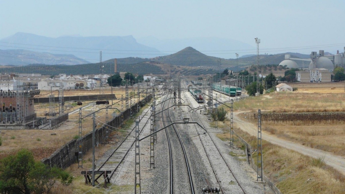 (Foto de ARCHIVO) Vías de tren REMITIDA / HANDOUT por ADIF Fotografía remitida a medios de comunicación exclusivamente para ilustrar la noticia a la que hace referencia la imagen, y citando la procedencia de la imagen en la firma 14/5/2025